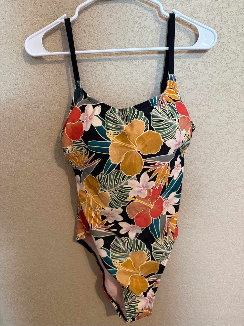 Women’s Tropical Hurley One Piece Swimsuit Sz Medium Floral Aloha w/Built-In Bra